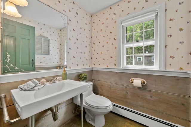 41 Pike St, Tewksbury, MA 01876