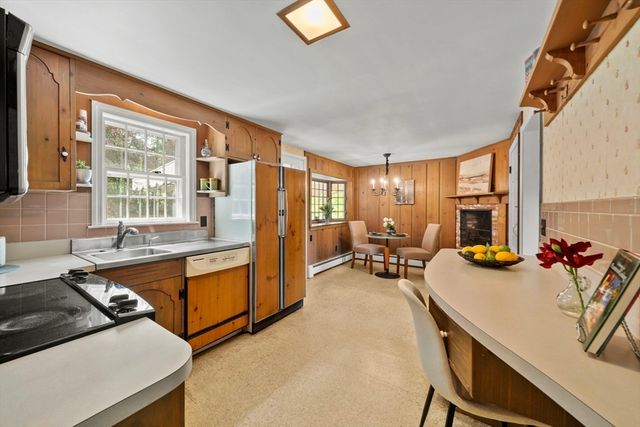 41 Pike St, Tewksbury, MA 01876