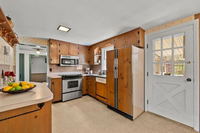 41 Pike St, Tewksbury, MA 01876