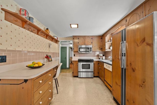 41 Pike St, Tewksbury, MA 01876