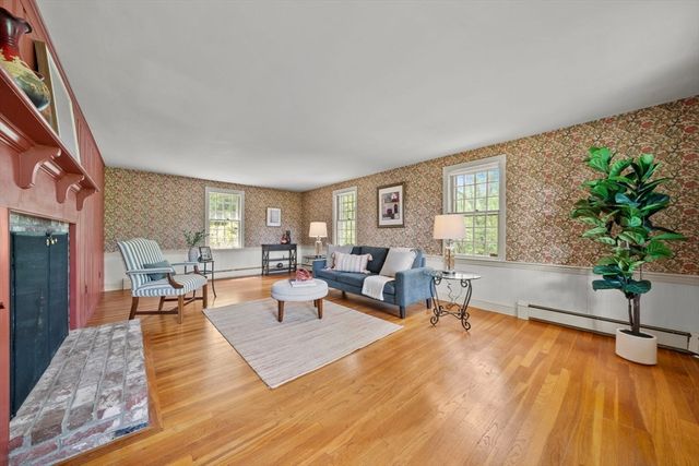 41 Pike St, Tewksbury, MA 01876