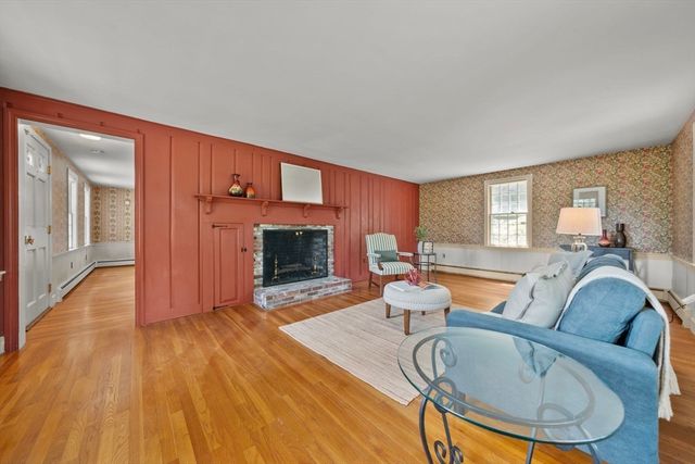 41 Pike St, Tewksbury, MA 01876