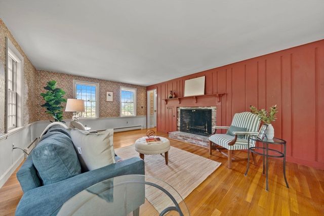 41 Pike St, Tewksbury, MA 01876