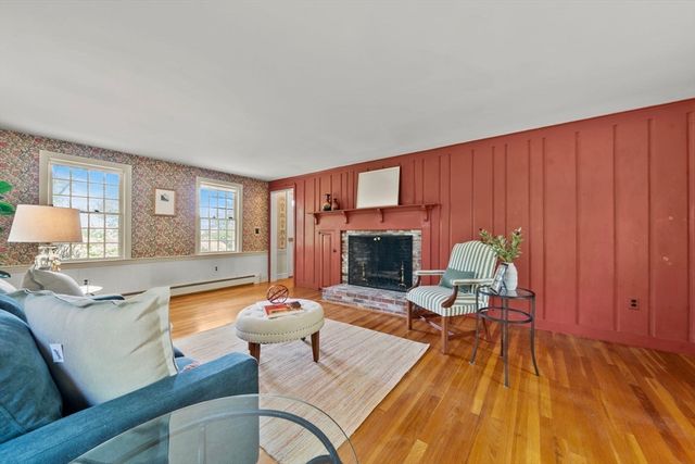 41 Pike St, Tewksbury, MA 01876