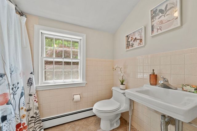 41 Pike St, Tewksbury, MA 01876