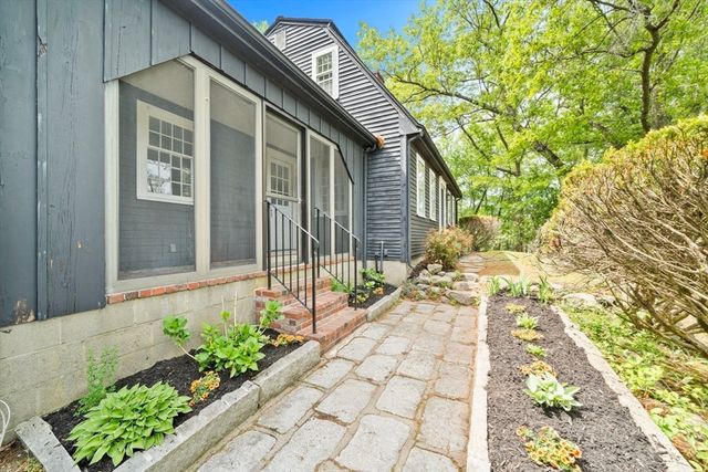 41 Pike St, Tewksbury, MA 01876