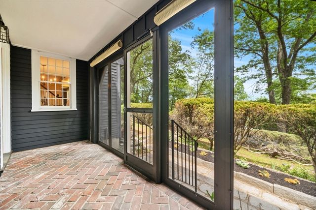 41 Pike St, Tewksbury, MA 01876