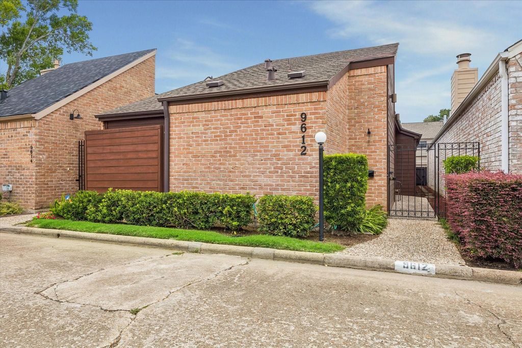 9612 Bayou Brook Street, Houston, TX 77063