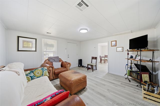 610 N Grant Avenue, Sand Springs, OK 74063