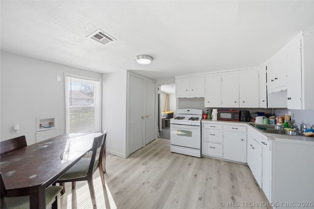 610 N Grant Avenue, Sand Springs, OK 74063