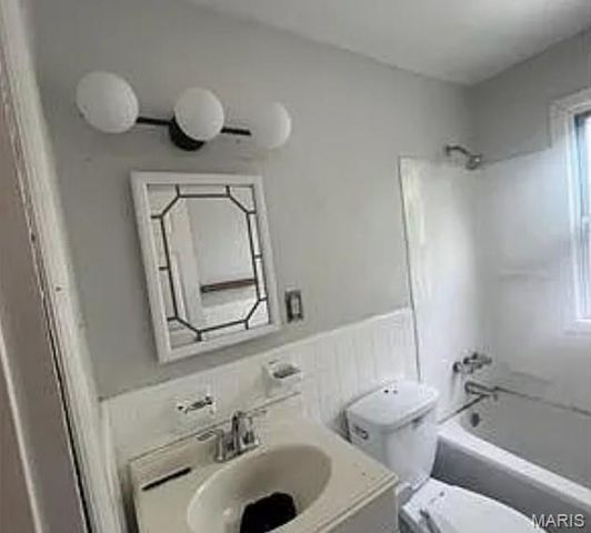 8830 Tyrell Drive, St Louis, MO 63136