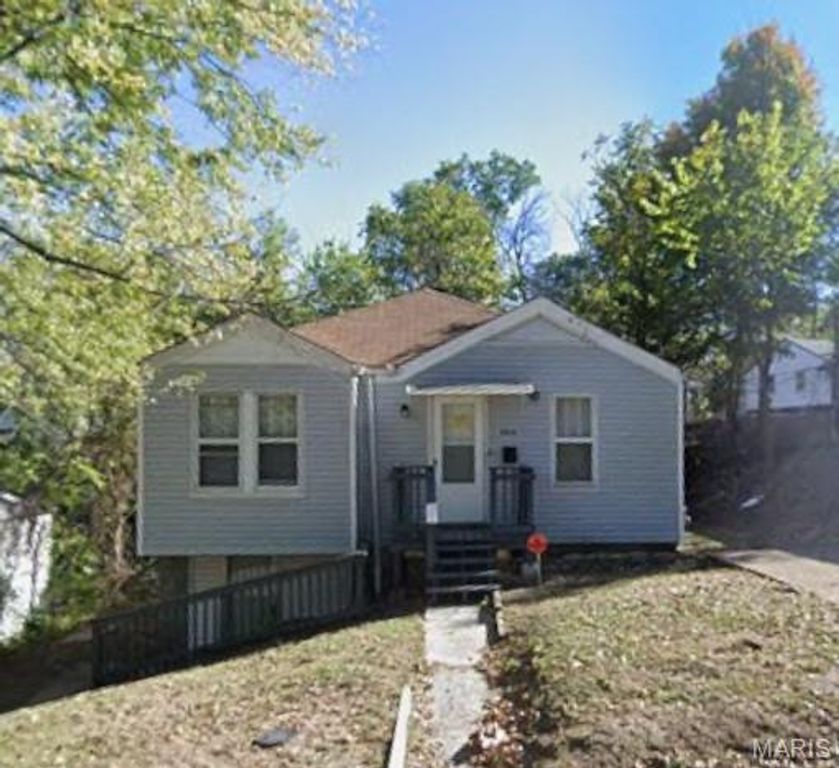 8830 Tyrell Drive, St Louis, MO 63136