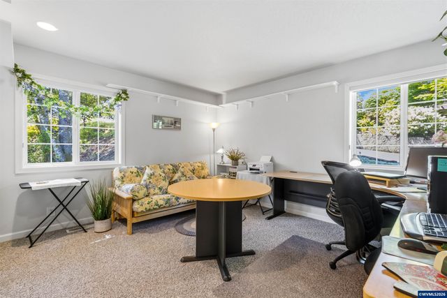 151 Rockridge Lp, Eugene, OR 97405