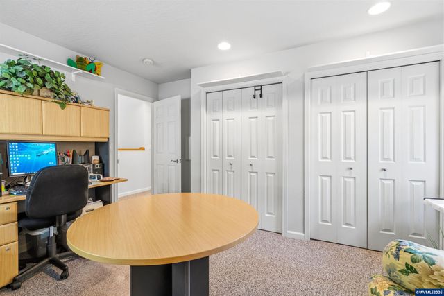 151 Rockridge Lp, Eugene, OR 97405