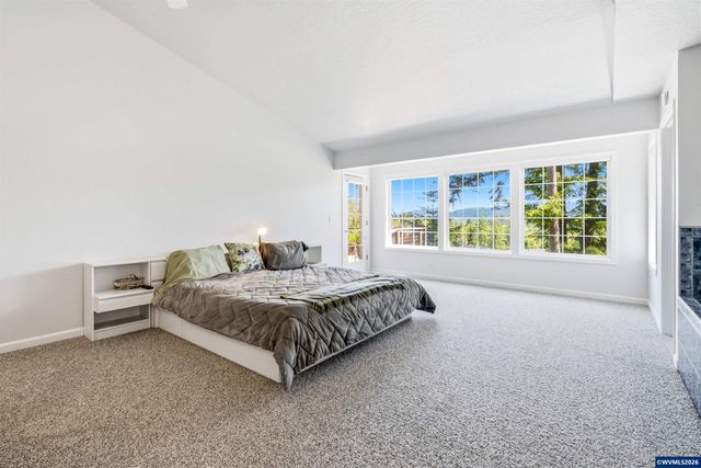 151 Rockridge Lp, Eugene, OR 97405
