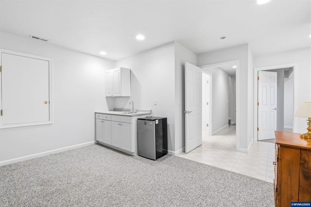 151 Rockridge Lp, Eugene, OR 97405
