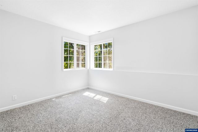 151 Rockridge Lp, Eugene, OR 97405