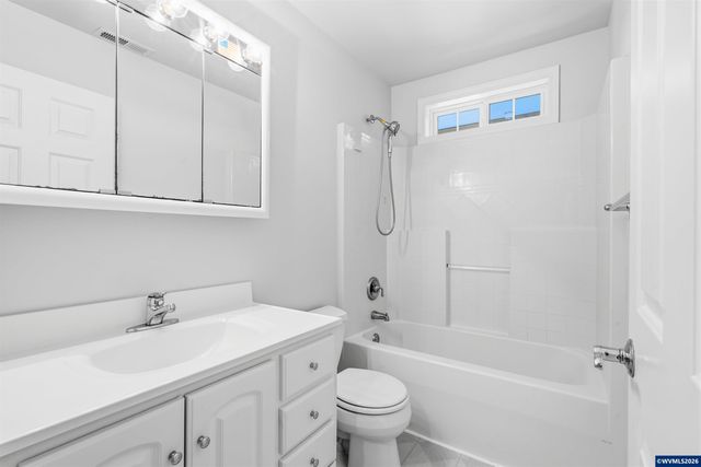 151 Rockridge Lp, Eugene, OR 97405