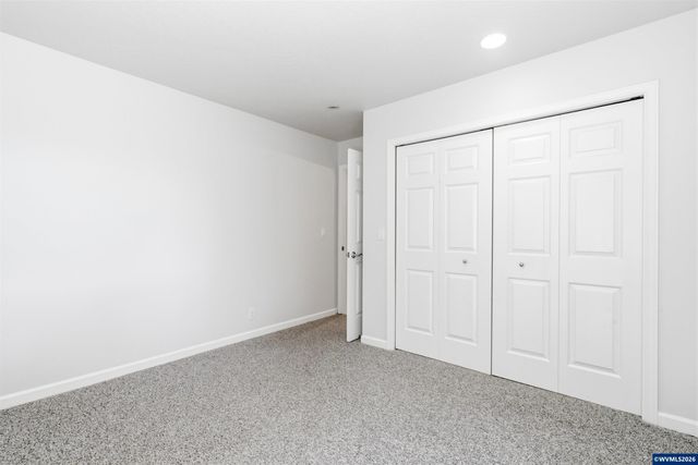 151 Rockridge Lp, Eugene, OR 97405