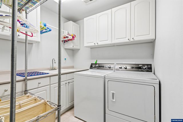 151 Rockridge Lp, Eugene, OR 97405