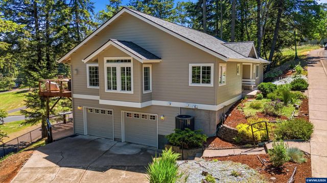 151 Rockridge Lp, Eugene, OR 97405