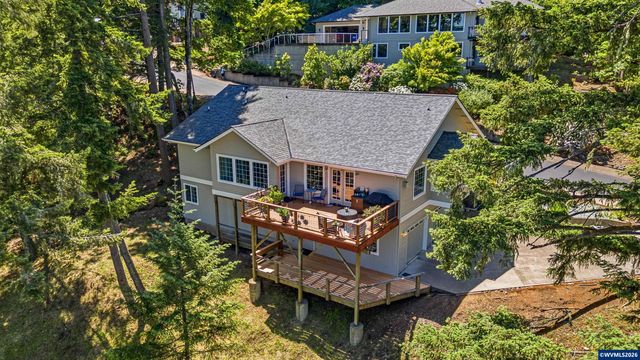 151 Rockridge Lp, Eugene, OR 97405