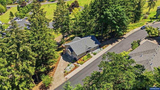 151 Rockridge Lp, Eugene, OR 97405
