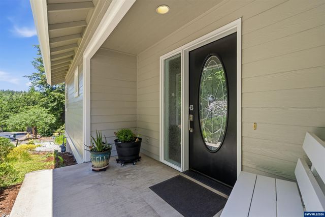 151 Rockridge Lp, Eugene, OR 97405