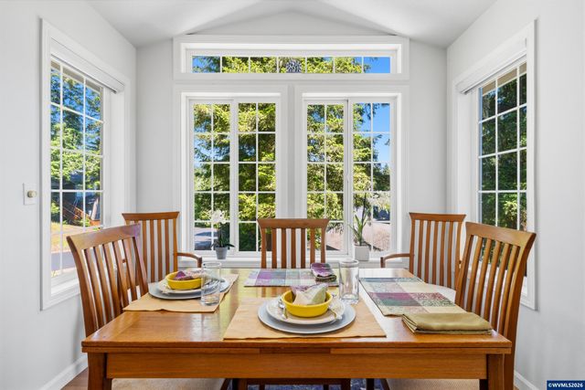 151 Rockridge Lp, Eugene, OR 97405