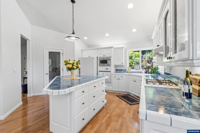 151 Rockridge Lp, Eugene, OR 97405