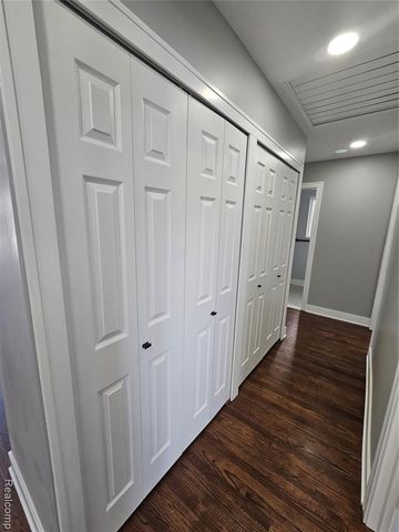 26112 Cunningham Drive, Warren, MI 48091