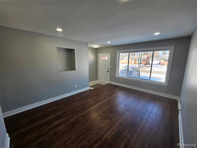 26112 Cunningham Drive, Warren, MI 48091