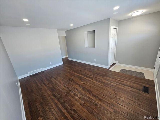 26112 Cunningham Drive, Warren, MI 48091