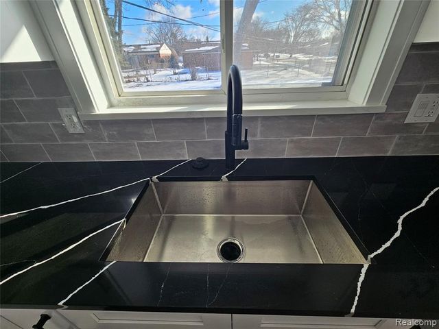 26112 Cunningham Drive, Warren, MI 48091