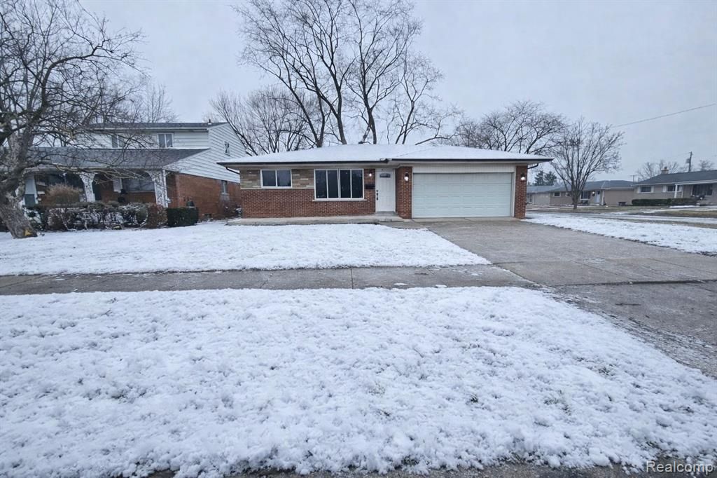 26112 Cunningham Drive, Warren, MI 48091