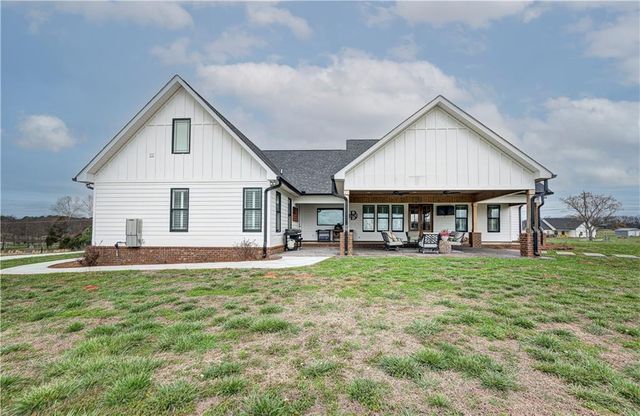 2453 Boone Ford SE Road, Calhoun, GA 30701