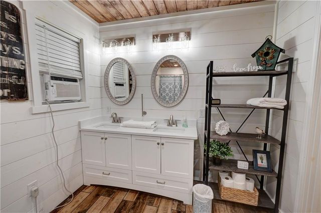 2453 Boone Ford SE Road, Calhoun, GA 30701