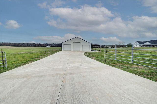 2453 Boone Ford SE Road, Calhoun, GA 30701