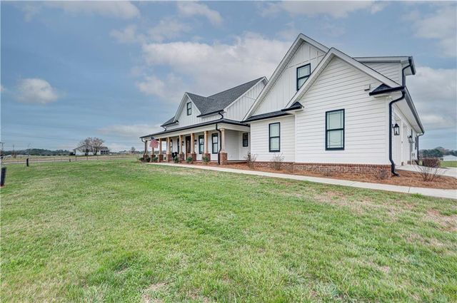 2453 Boone Ford SE Road, Calhoun, GA 30701