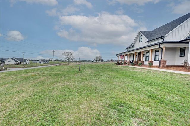 2453 Boone Ford SE Road, Calhoun, GA 30701