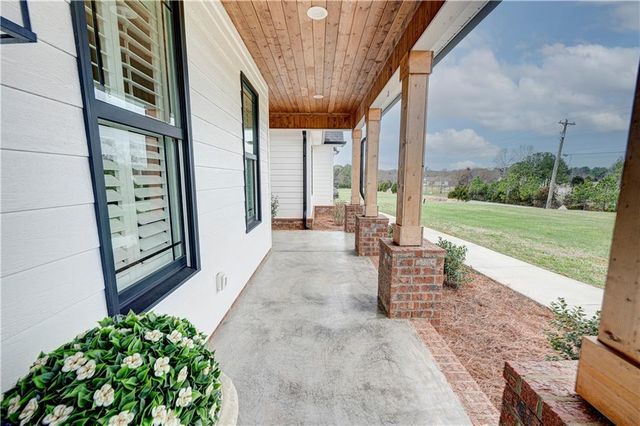 2453 Boone Ford SE Road, Calhoun, GA 30701