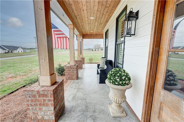 2453 Boone Ford SE Road, Calhoun, GA 30701