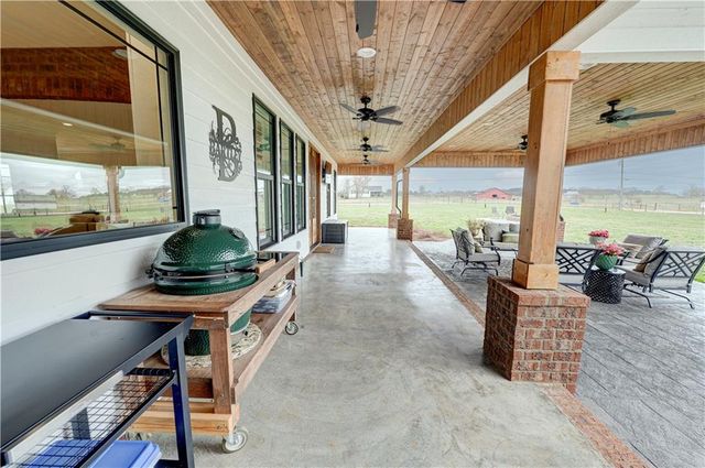 2453 Boone Ford SE Road, Calhoun, GA 30701