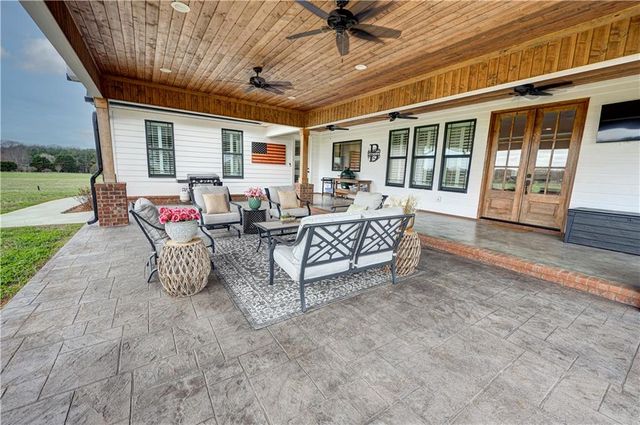 2453 Boone Ford SE Road, Calhoun, GA 30701