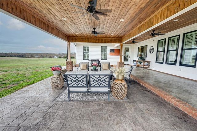 2453 Boone Ford SE Road, Calhoun, GA 30701