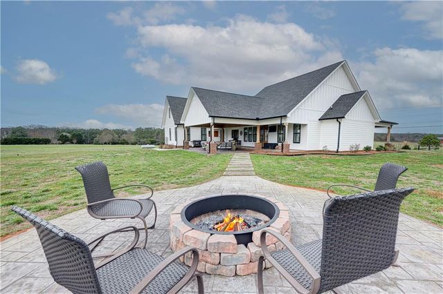 2453 Boone Ford SE Road, Calhoun, GA 30701