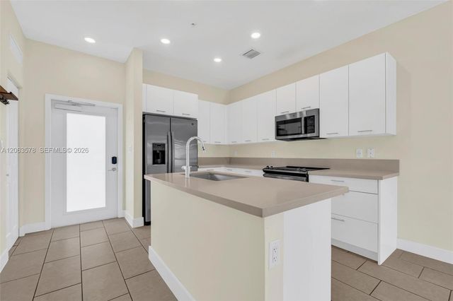 8167 NW 41st Street E-110, Doral, FL 33166
