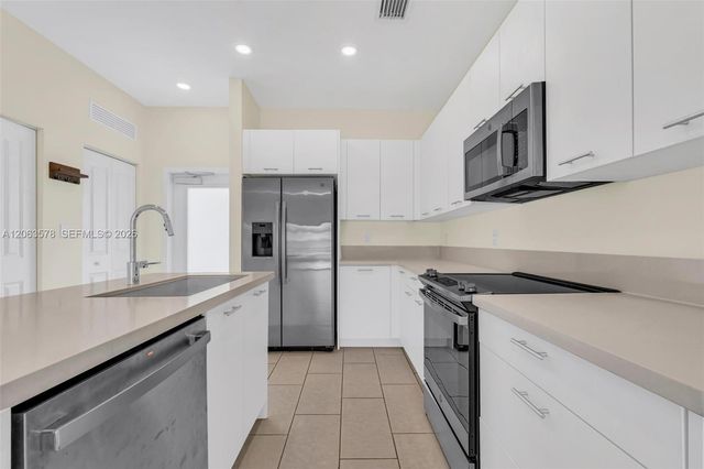 8167 NW 41st Street E-110, Doral, FL 33166