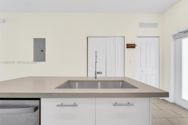 8167 NW 41st Street E-110, Doral, FL 33166