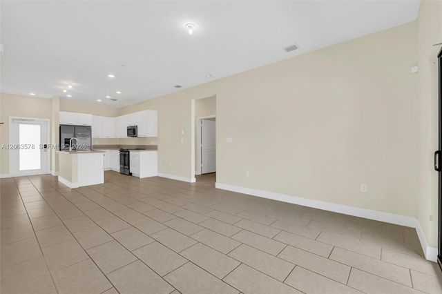 8167 NW 41st Street E-110, Doral, FL 33166